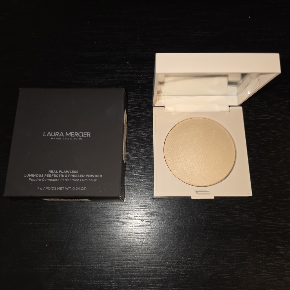 LAURA MERCIER Real Flawless Luminous Perfecting Pressed Powder